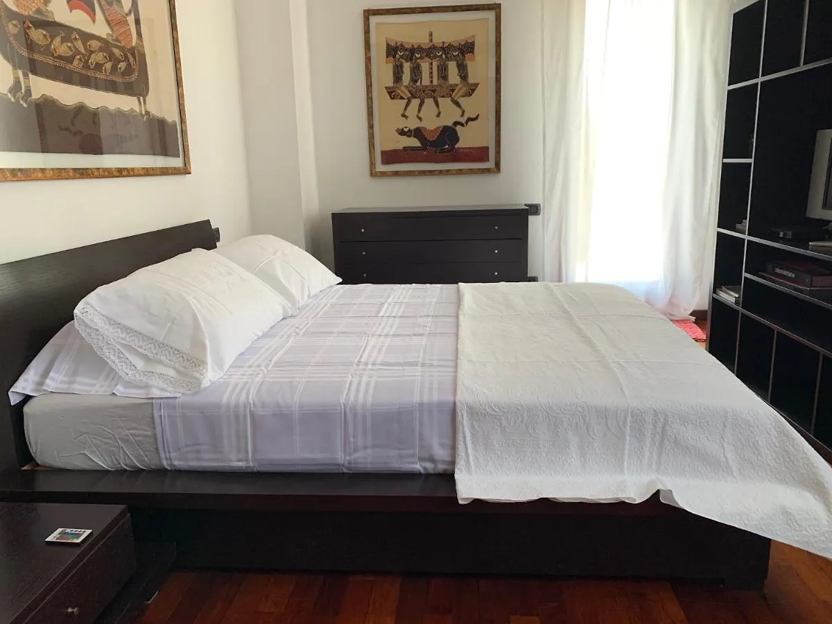 Near Como, Charming Apartment With Fireplace Grandate