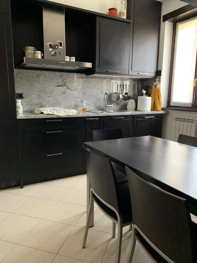 Near Como, Charming Apartment With Fireplace Grandate