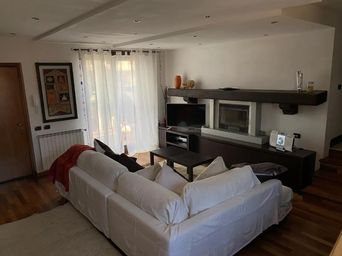 Near Como, Charming Apartment With Fireplace Grandate Italy