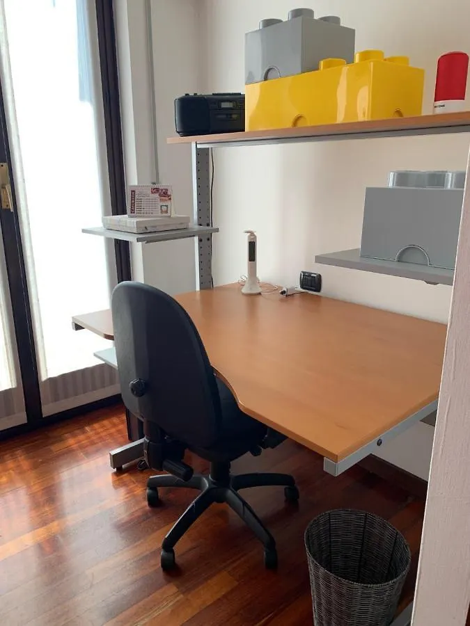 Near Como, Charming Apartment With Fireplace Grandate
